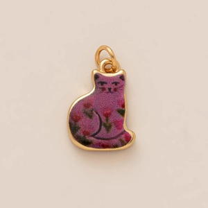 Ciondolo gatto viola placcato oro 18K con charm in smalto floreale rosso per collane