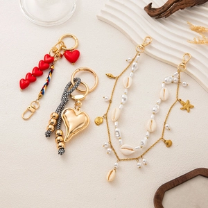 Vintage Elegant Bag Charms For Women Alloy Gold Plated Red Heart Faux Artificial Pearl Shell Pendant Bag Keychain Accessories