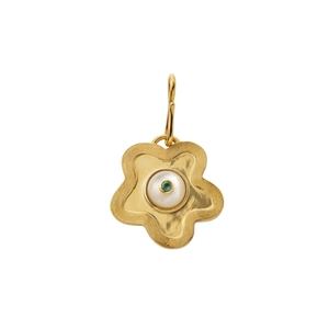 Goldener Blumenanhänger mit weißen Perlmuttelementen und grünem Edelstein im Zentrum