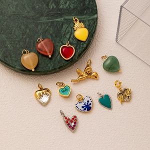 Kleurrijke hart- en engelhangers voor DIY-sieraden van emaille met glanzende kristallen