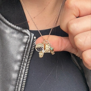 Collana lusso placcata oro 14K con pendenti a forma di latta di caviale e barile