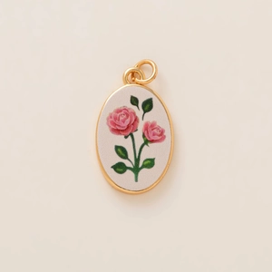 Vintage oval pendant with pink rose floral pattern and protective gold-plated finish