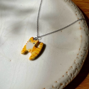 Lindo collar con colgante de gato naranja con acabado en oro de 18K para amantes de gatos