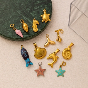 Pendentifs marins en acier inoxydable plaqué or 18 carats avec tortue, hippocampe et coquillage