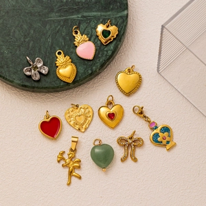 Sortierte vergoldete Herz- und Amor-Anhänger mit bunter Emaille für DIY-Schmuck