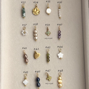 Colección de colgantes de acero inoxidable bañados en oro de 18K con perlas y piedras