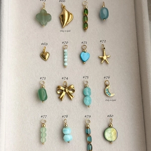 Collezione di ciondoli in acciaio inossidabile placcato oro 18K con trifoglio e cuore