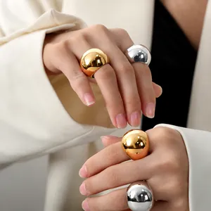 Poliertes Gold und Silber klobige geometrische Kuppelringe für einen minimalistischen Look