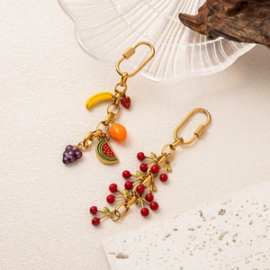 Porte-clés en Acier Inoxydable Plaqué Or Fruits Charme de Sac pour Femmes Email Cerise Banane Fraise Raisin Pastèque Pendentif Bijoux