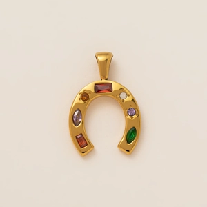 Colgante de herradura en acero chapado en oro de 18K con siete piedras de colores