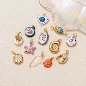 Ciondoli creature marine placcati oro 18K con perle e zirconi colorati per bigiotteria
