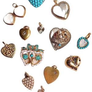 Collection de pendentifs cœur luxueux plaqués or 18 carats avec perles et turquoise