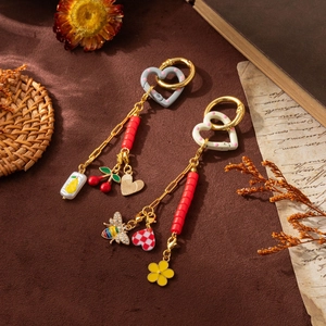 Lot de porte-clés DIY plaqués or 18 carats avec breloques colorées et perles rouges rétro