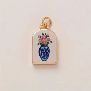Pendente arcuato in acciaio inossidabile dorato con motivo a vaso di fiori su bianco
