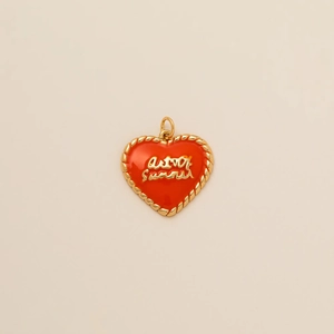 Elegante ciondolo a cuore in smalto rosso con incisione Amor e bordo dorato a corda