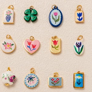 Collana con Ciondolo in Acciaio Inossidabile a Forma di Fiore Quadrifoglio Cuore Rotondo Smalto Dorato Charms per Gioielli