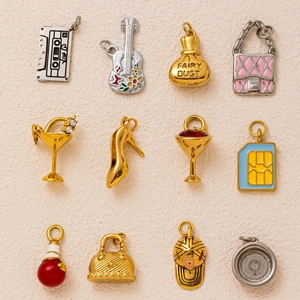 Collier Pendentif en Acier Inoxydable Plaqué Or 18K pour Femmes Rétro Guitare Sac à Main Cocktail Émail Charme Bijoux de Mode
