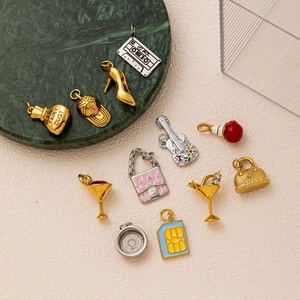 Pendentifs en acier doré 18 carats incluant guitare et sac pour la création de bijoux