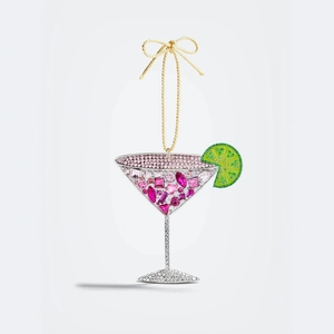 Dettaglio di pendente a bicchiere da martini con cristalli rosa e lime su cordino