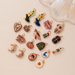 Kleurrijke emaille maan en laars bedeltjes voor DIY sieraden maken goud verguld