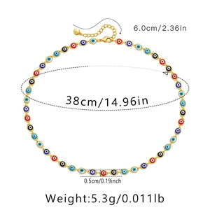 Dettaglio della collana Evil Eye con catena in ottone placcato oro 18K e dimensioni