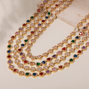 Ensemble collier cœur plaqué or avec zircons colorés et cristaux micro-pavés élégants