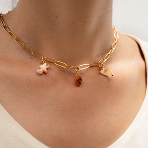 Collier trombone plaqué or 18 carats avec pendentifs cochon, patte et cerf