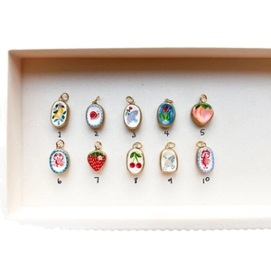 Bunte 18K Gold Erdbeere und Tier Cartoon Anhänger Set in Herz- und Ovalformen