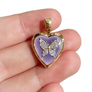 Pendentif médaillon cœur en or 18 carats avec émail violet et papillon argenté