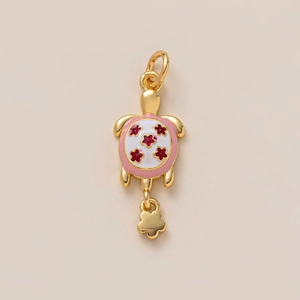 Squisito ciondolo a tartaruga placcato oro 18K con fiori in smalto e dettaglio floreale