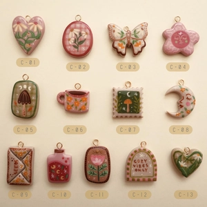 Handgefertigte 14K vergoldete Tonanhänger mit Schmetterling, Mond und Herzmotiven