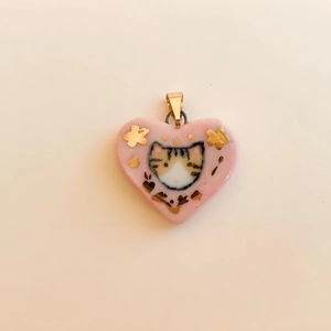 Pink heart-shaped pendant with cat pattern and 18K gold foil accents for DIY jewelry