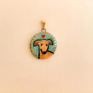 18K gold-plated round greyhound pendant with colorful hand-painted enamel heart design