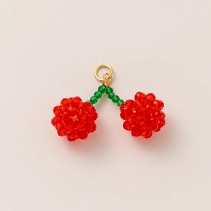 Squisito ciondolo a ciliegia con perline di cristallo sfaccettato rosse e verdi e anello oro