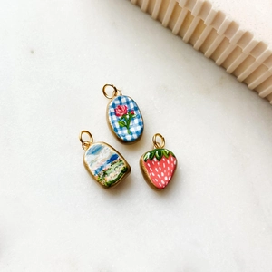 Pendentifs artistiques peints à la main avec motifs fleurs, paysages et fraises