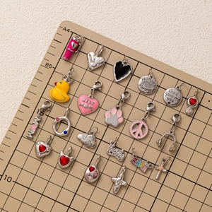 Sammlung von Anhängern aus Edelstahl mit Enten, Herzen und Kreuzen für Schmuck