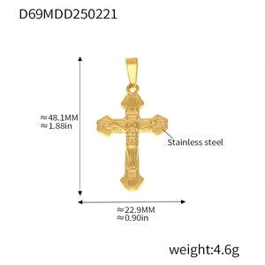 Tableau des tailles du pendentif croix en acier inoxydable plaqué or 18 carats avec mesures
