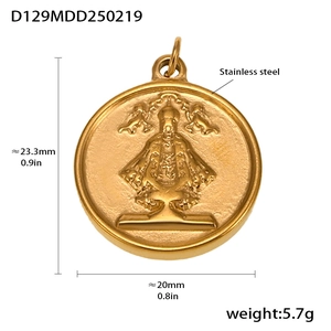 Dettaglio medaglione religioso rotondo da 20mm in acciaio inossidabile placcato oro 18k