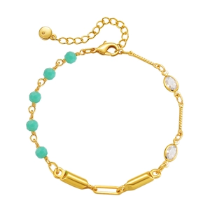 Pulsera minimalista de piedras verdes facetadas y cadena chapada en oro de 18K con cierre