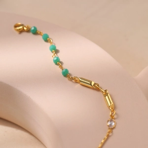 Pulsera para mujer con piedras verdes y barras de metal bañadas en oro 18K