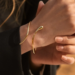 Vintage 18K Vergulde Messing Slang Open Armband Voor Vrouwen Minimalistische Dierenvorm Groen Strass Oog Manchet Sieraden