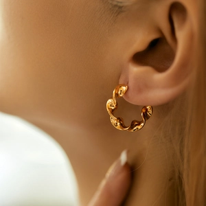 Minimalist Geometric Twisted Metal Stud Earrings With S925 Sterling Silver Post 18K Gold Plated Copper Wave Design For Women Fashion Jewelry