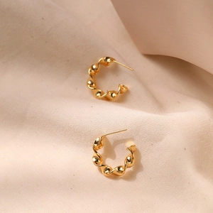 Golden minimalist geometric twisted C-shape metal hoop earrings with high-polished texture