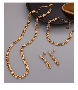 Detail eines vergoldeten Schmucksets mit hohlen Spiralgliedern, Kette und Armband