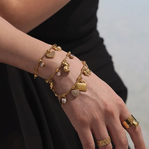 Goldenes Edelstahl-Armband-Set mit Herz-, Schleifen- und Bärenanhängern für Damen