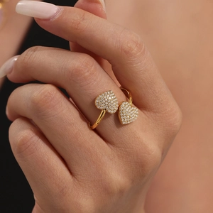 Anello aperto placcato oro con doppio cuore in pavé di zirconi da donna