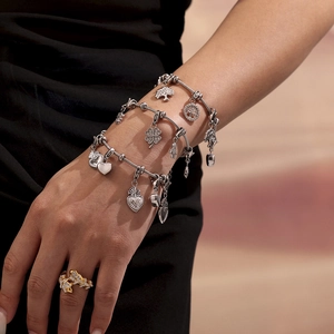 Pulsera de cadena de serpiente de plata con trébol, árbol de vida, corona y anillo de oro