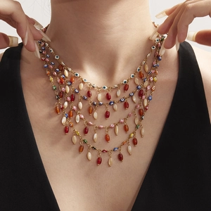 Gelaagde gouden ketting met boze oog, agaatkralen en hangers met kwastjes