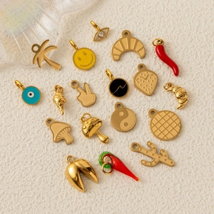 Collana Con Pendente Serie Alimentare in Acciaio Inossidabile per Donna Placcato Oro 18K Croissant Fragola Fungo Malocchio
