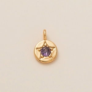 Pendentif rond doré avec motif étoile et pierre de zircon cubique violette centrale
